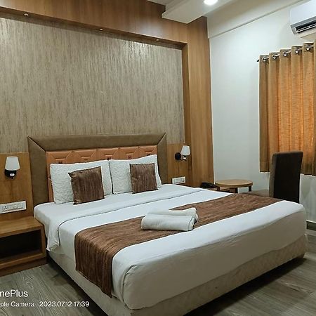 Hotel Aerocity Golden Close To New Delhi Airport Exterior foto