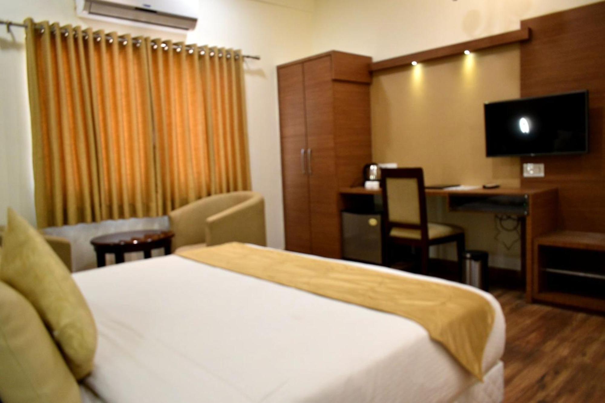 Hotel Aerocity Golden Close To New Delhi Airport Exterior foto